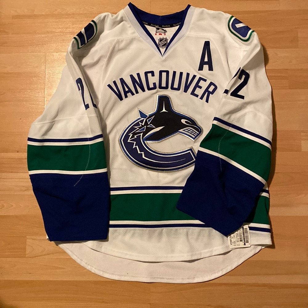 NWT Autographed Daniel Sedin Vancouver Canucks Jersey